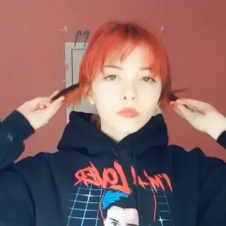 🎾 c21de817 I'M LOVER mujer, sudadera con capucha, moda, pelo rojo, retrato telegram sticker