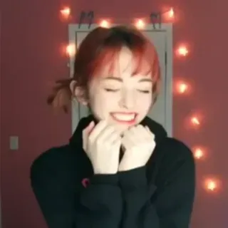 🎾 d25ec81d mujer, retrato, sonrisa, interior, feliz telegram sticker