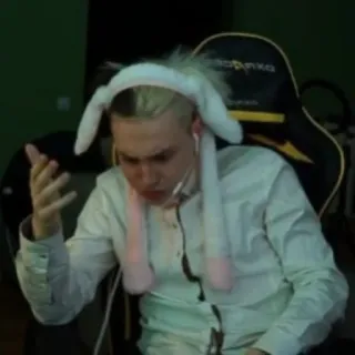 ❓ e483d4dd persona, orecchie da coniglio, camicia bianca, seduto, sedia whatsapp sticker