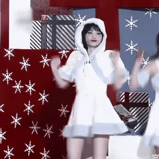 🍑 5f9ba6aa mujer, baile, navidad, invierno, nieve, kpop, lindo whatsapp sticker