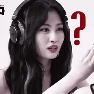 🍑 7953fc77 confundido, signo de interrogación, Kpop, mujer, auriculares whatsapp sticker