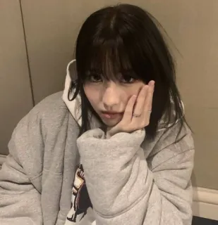 🌟 76f0ecb6 Frau, Kapuzenpullover, Casual, Portrait, Innenaufnahme, Mädchen, Weiblich telegram sticker