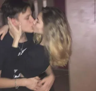 💕 c3f9b826 Kuss, Paar, Romantik, Liebe, Beziehung, Zuneigung telegram sticker