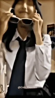 ✌️ b559f82d @GIFS_GALLERY telegram sticker