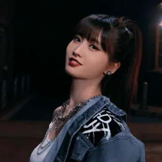 🍑 d3c463fc ผู้หญิง, ภาพเหมือน, บุคคล, แฟชั่น, เสื้อผ้า telegram sticker