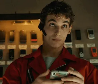 🍂 fc69c0de Rio Money Heist 纸钞屋, 里约, 电话, 角色 whatsapp sticker