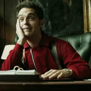 😍 6a2d6ce4 Berlin Money Heist personaje, sentado, persona, oficina, la casa de papel, berlín telegram sticker