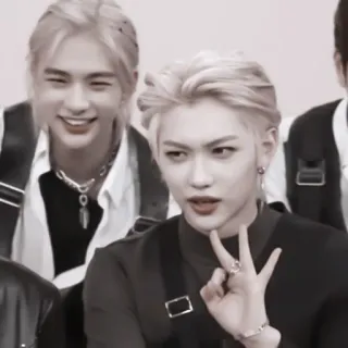 📦 b74641bd Felix Felix, K-pop, Stray Kids, Pop coréenne, Idole whatsapp sticker