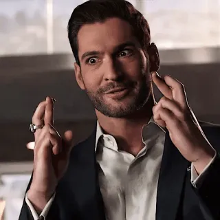 😂 bf54aaad Lucifer Morningstar Lucifer телешоу, Люцифер, Люцифер Морнингстар, скрестив пальцы, нервный, взволнованный telegram sticker