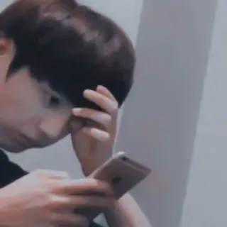 🌟 dc7a2161 คน, โทรศัพท์, เศร้า, โกรธ, มองโทรศัพท์ telegram sticker