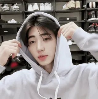 🏏 6e6da264 คน, ผู้ชาย, เสื้อฮู้ด, เคป็อป, เซลฟี่, ในร่ม telegram sticker