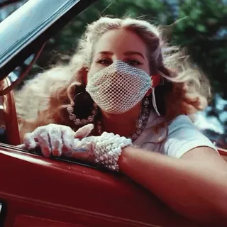 😷 1b9756c2 Lana Del Rey Lana Del Rey, chanteuse, masque, voiture, vintage, glamour whatsapp sticker