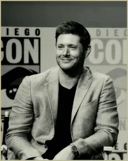 🐚 40a58ff9 DIEGO man, acteur, glimlachend, jas, conventie telegram sticker