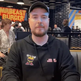 😐 1bffe9cc MrBeast MR BEAST BURGER MrBeast, MrBeast Burger, YouTube, Cibo, Ristorante telegram sticker