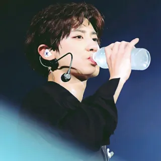 🌙 4b8148d2 kpop, idol, pria, air, minum, potret, chanyeol telegram sticker