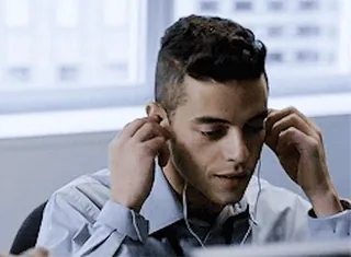 🎧 2728b8d2 Elliot Alderson Mr. Robot mężczyzna, słuchawki, biuro, aktor whatsapp sticker