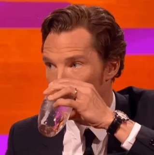 🥢 10752542 Benedict Cumberbatch attore, bere, acqua, bicchiere, celebrità telegram sticker
