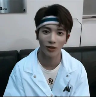 👒 18155681 person, man, headband, portrait, korean, face telegram sticker