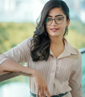 🍑 05f1b9b3 femme, portrait, lunettes, actrice whatsapp sticker