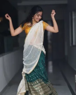 🍑 7dc01192 femme, indienne, sari, traditionnel, robe, danse, joyeuse whatsapp sticker