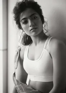 🍑 a0f1cb79 femme, portrait, noir et blanc, jeune femme, fille, féminin whatsapp sticker