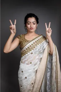 🍑 eb34694f femme, paix, sari, indienne, Rashmika, actrice, pose whatsapp sticker