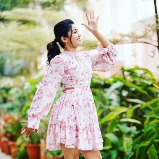 🍑 f5516db8 femme, robe, fleurs, mode, style, été, jour, extérieur whatsapp sticker