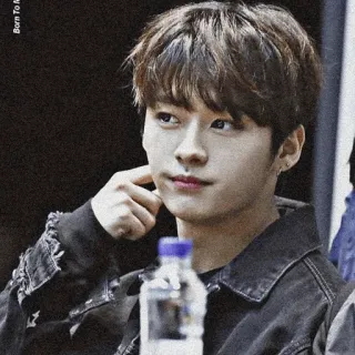 🥀 50b82e6f Born To Love K-Pop, Idol, Porträt, Person, Musik telegram sticker