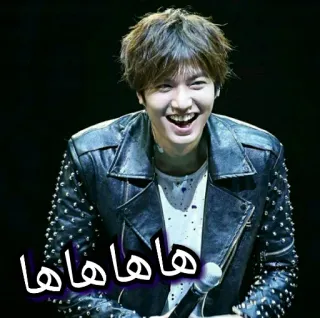 😂 88f05772 هاهاهاهاها sonrisa, riendo, hombre, micrófono, chaqueta de cuero whatsapp sticker