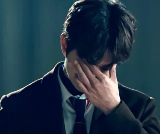 😭 9de1b2bb đàn ông, buồn, khóc, áo vest, lo lắng, khó chịu telegram sticker