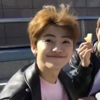 💛 03381799 persona, retrato, hombre, feliz, sonrisa whatsapp sticker