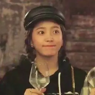 🍰 87eb897b osoba, kobieta, kapelusz, kieliszek do wina, napój telegram sticker