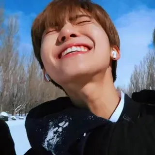 🔭 06e70050 사람, 미소, 겨울, 눈, 행복, 야외 telegram sticker