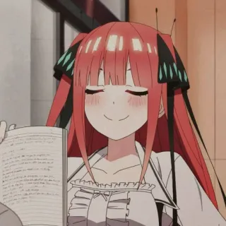 🌿 2f4a76ff Nino Nakano The Quintessential Quintuplets 动漫, 女孩, 阅读, 微笑, 可爱, 卡哇伊 telegram sticker