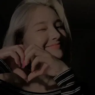 ✨ e950eb5b femme, cœur, amour, mignon, joyeux, souriant telegram sticker