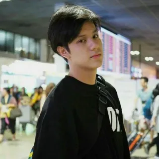 🥢 a6845dc4 orang, remaja, bandara, perjalanan, kasual, potret whatsapp sticker