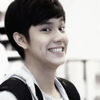 ⚽ 3ed17d7a nastolatek, chłopak, portret, uśmiech, młody, casual whatsapp sticker