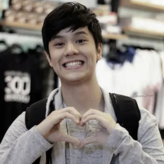 ⚽ 724ace97 uśmiech, serce, ręce, nastolatek, szczęśliwy, casual whatsapp sticker