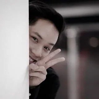 ⚽ 7746e7bb znak pokoju, azjatycki, mężczyzna, uśmiech, portret whatsapp sticker