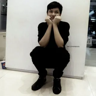 ⚽ a23825cb welovenanos osoba, portret, siedzący, wewnątrz whatsapp sticker