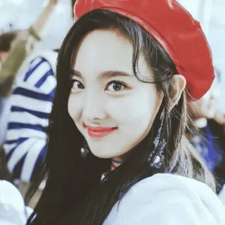 🗝 13bad8e2 Nayeon Nayeon, K-pop, Twice, Idol, mujer, retrato, boina whatsapp sticker