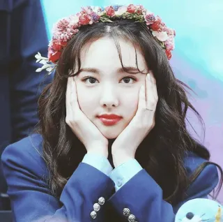 🖇 20ceebeb mujer, retrato, corona de flores, persona, belleza whatsapp sticker