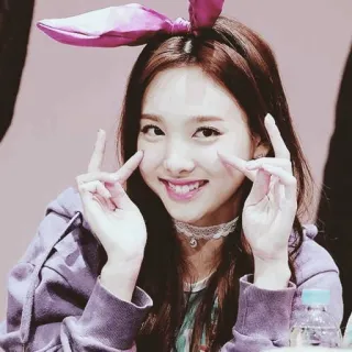 🖇 375f36d0 mujer, púrpura, lindo, signo de paz, retrato whatsapp sticker