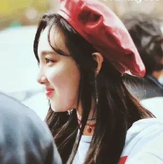 🖇 759f53d7 mujer, retrato, boina, sonrisa, belleza, cara whatsapp sticker