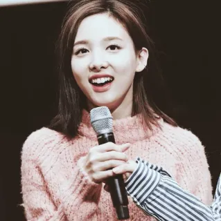 🖇 9535d726 Nayeon kpop, cantante, micrófono, twice, idol, nayeon, retrato whatsapp sticker