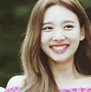 🕸 a018d90f Nayeon kpop, idol, twice, cantante, sonrisa, mujer, retrato whatsapp sticker