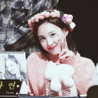 🗝 bcc973d4 Nayeon 연 Yeon kpop, nayeon, twice, idol, mujer whatsapp sticker