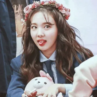 🖇 cc52a53d mujer, corona de flores, persona, retrato, linda, moda, bonita whatsapp sticker