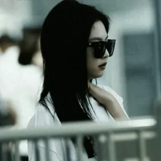 🇶🇦 3db32f69 kobieta, okulary przeciwsłoneczne, moda, styl, osoba, portret telegram sticker