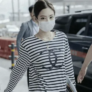 ✖️ 4f0a15a3 kobieta, maska, lotnisko, casual, koszulka w paski, moda telegram sticker